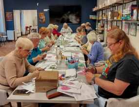 Kreatywność nie zna wieku – warsztaty w Centrum Aktywnego Seniora
