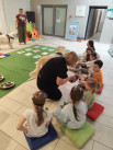 Cztery łapy, setki uśmiechów – dogoterapia w jasielskiej bibliotece - Zdjęcie nr 11