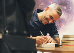 Opowieści o ludziach i miejscach – spotkanie autorskie z Jędrzejem Pasierskim