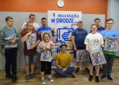 Akcja: Mała książka – wielki człowiek. Książka w drodze